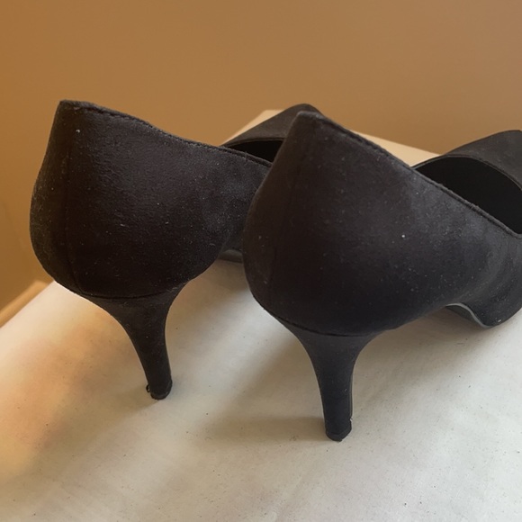 Spring - black faux suede , size 7.5, like new - Picture 4 of 8